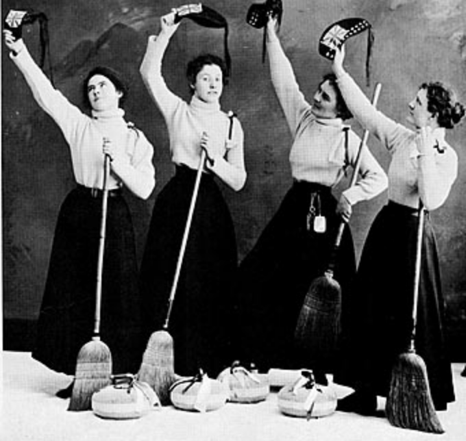 Black_White_Ladies_Curling